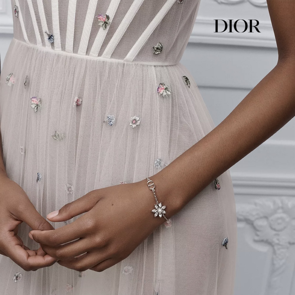 디올 실버피니시 화이트 레진펄 Bloom in Dior 팔찌