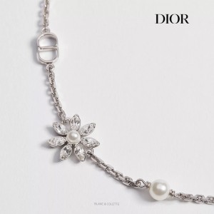 디올 실버피니시 화이트 레진펄 Bloom in Dior 팔찌